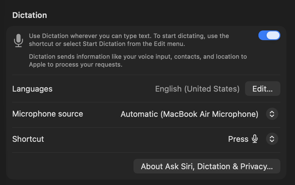 macOSのシステム設定の音声入力。Languagesが English (United States) だけになっていて、マイクソースは Automatic (MacBook Air Microphone)、ショートカットはマイクキーを押す設定になっている